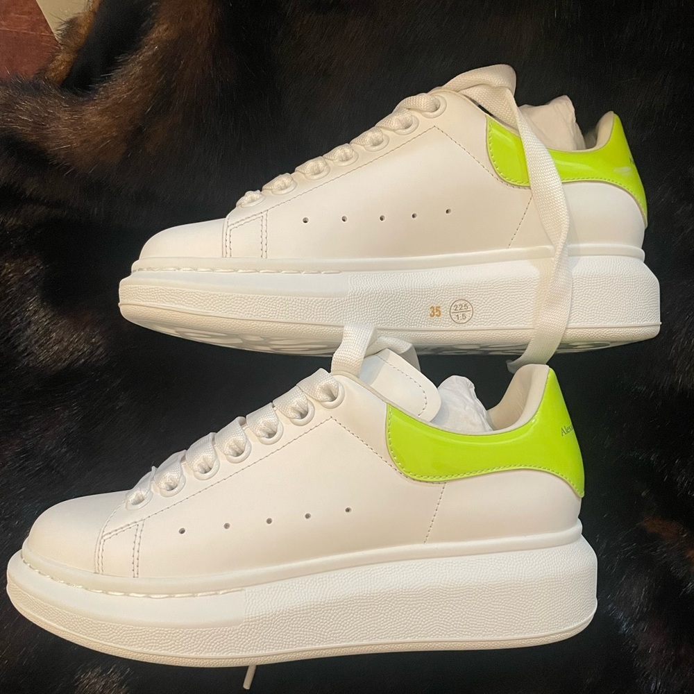 McQueen Oversized Women’s Sneaker 💚🤍